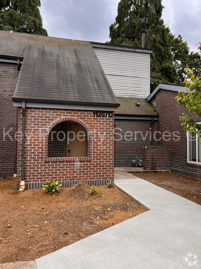 Building Photo - Vancouver Two Bedroom Townhome with Backyard Unit 518408 - 11207D NE 49th St