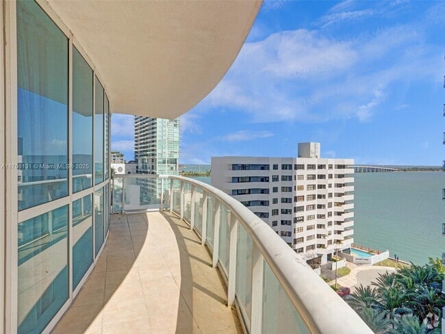 Building Photo - 480 NE 30th St Unit 901 Rental