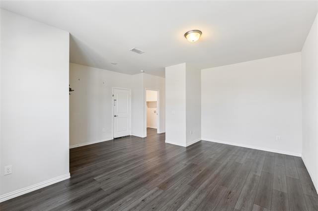 Photo - 2024 Robert St