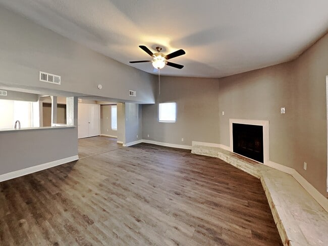 Photo - 1611 La Manda Blvd