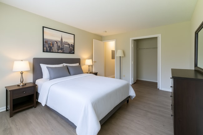 Valley Plaza Apartments