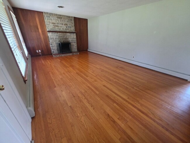 Photo - 2213 Allibone Rd