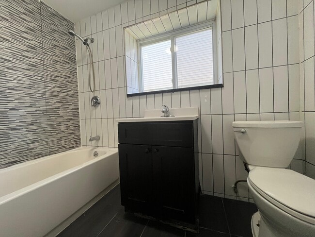 Photo - 98 Old Bergen Rd Unidad BSMT