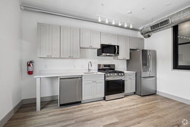 2BR, 1BA - 920SF - Kitchen