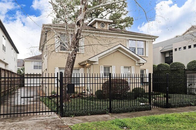 Photo - 2424 Brun St