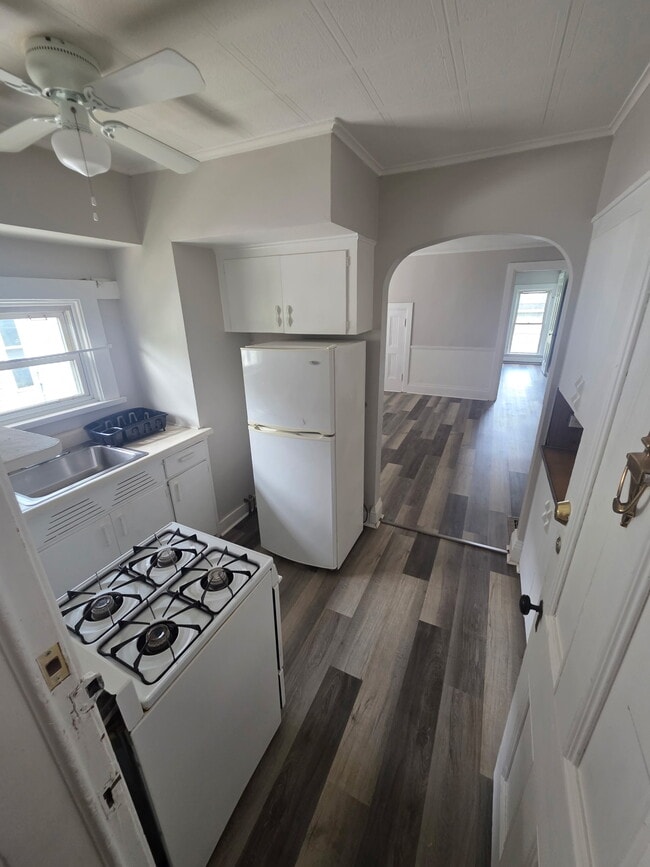 Photo - 428 Eagle St Unit upper 3