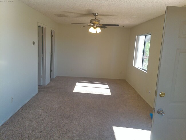 Photo - Modern Studio Condo with Washer/Dryer & Re... Unidad 1