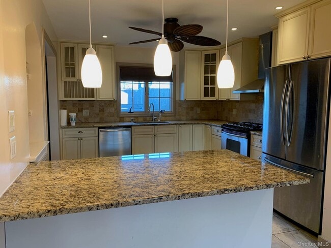 Photo - 281 Kilburn Rd S