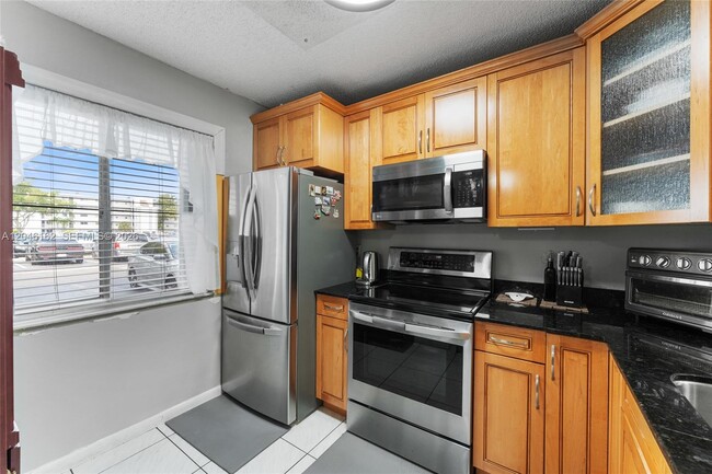 Photo - 8550 N Sherman Cir Unit 108