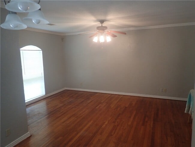 Photo - 6340 Parkdale Dr