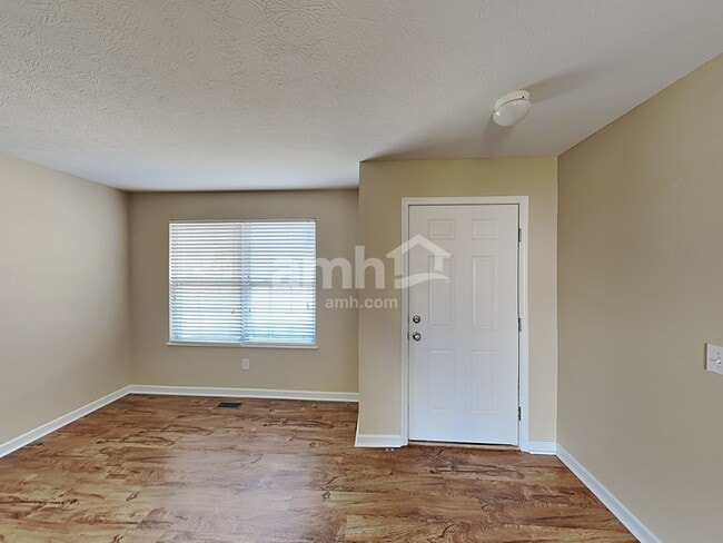 Photo - 583 Virginia St