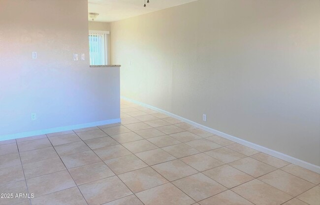 Photo - 3646 E Montecito Ave Unidad 3