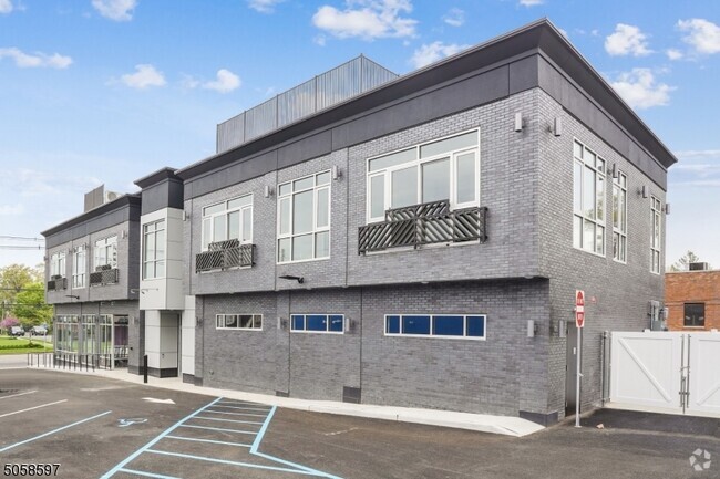 Building Photo - 271 Millburn Ave Unit 2D Rental