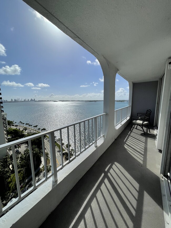 Amazing view - 126 SE 15th Rd Unit PH