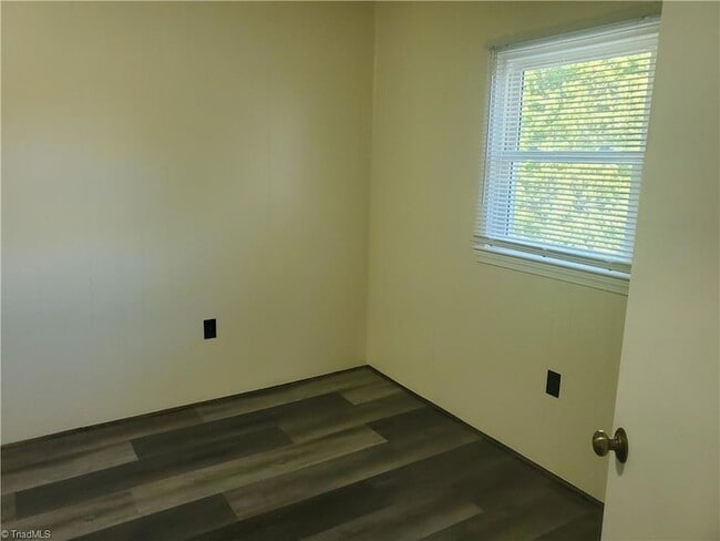 Photo - 619 Creed St Unit E