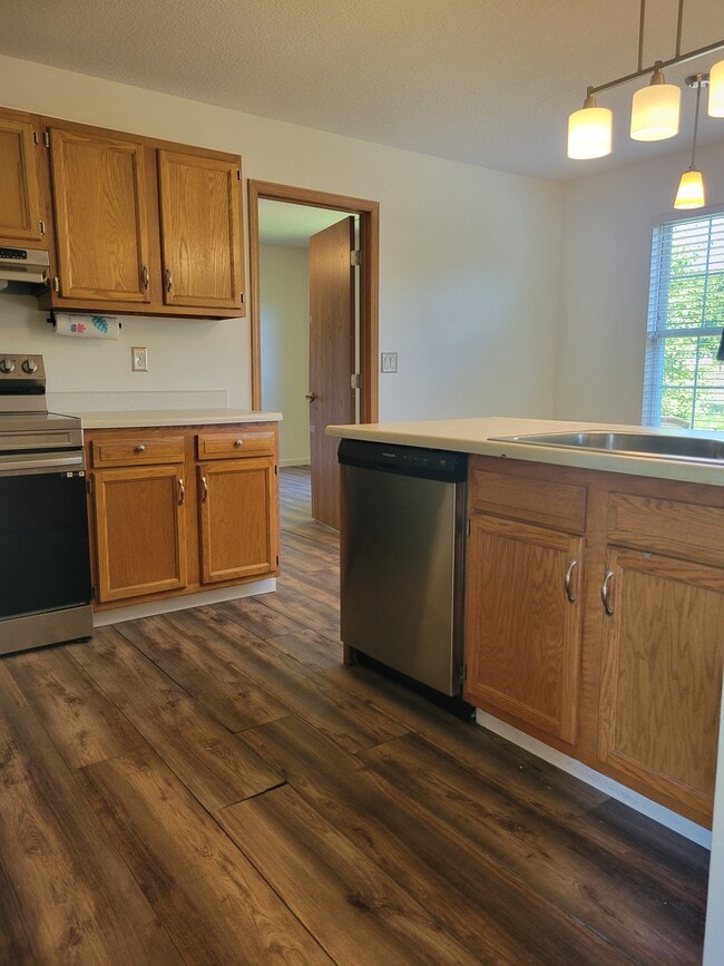 Photo - 950 Troy Ct