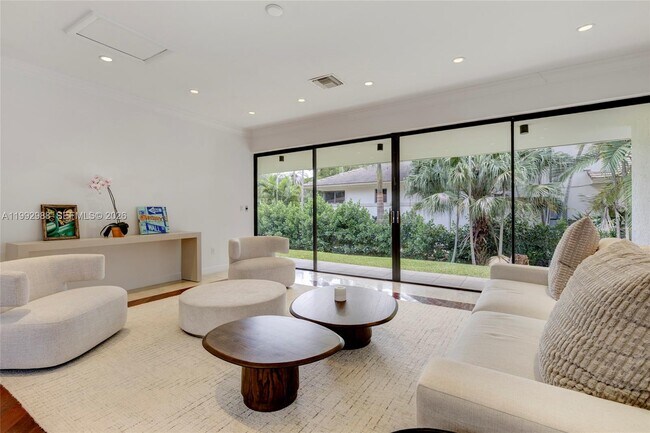 Photo - 8118 Los Pinos Blvd