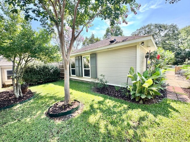 Photo - Cottage Retreat in Wimbledon Estates - All Utilities & Lawn Care Included!