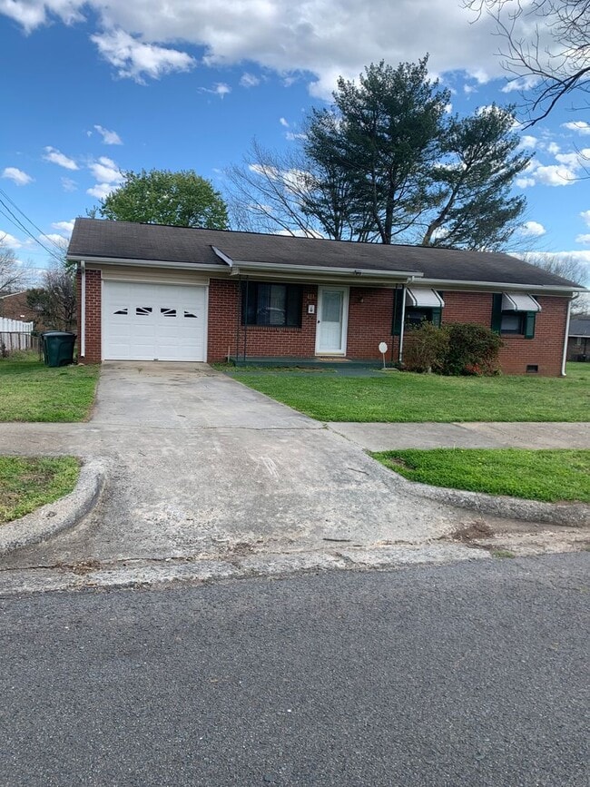 3 Bedroom Salisbury Home - 3 Bedroom Salisbury Home