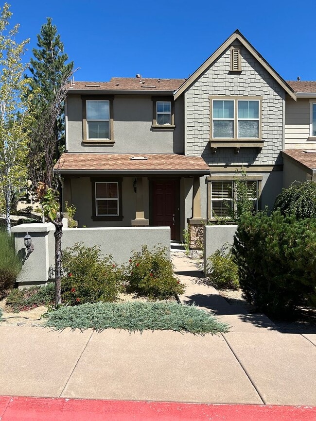 Building Photo - **READY FOR MOVE IN** Somersett Townhome