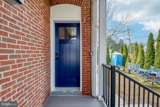 Photo - 211 W Broad St