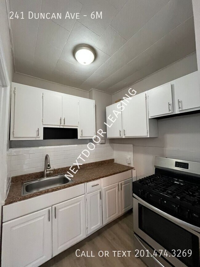 Building Photo - 241 Duncan Ave Unit 6M