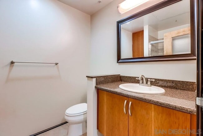 Photo - 2 bedroom downtown, 2 bath and 2 parking spaces.  View! (Solara Lofts)