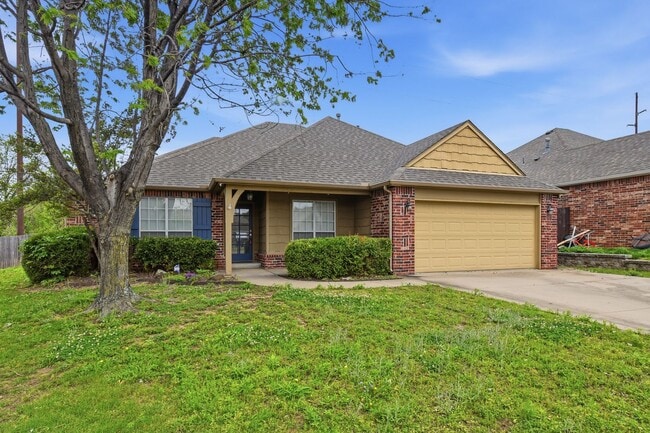 Building Photo - 3 Bed | 2 Bath | Jenks