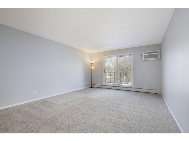 Photo - 35 Nathan Ln N Unit 0203