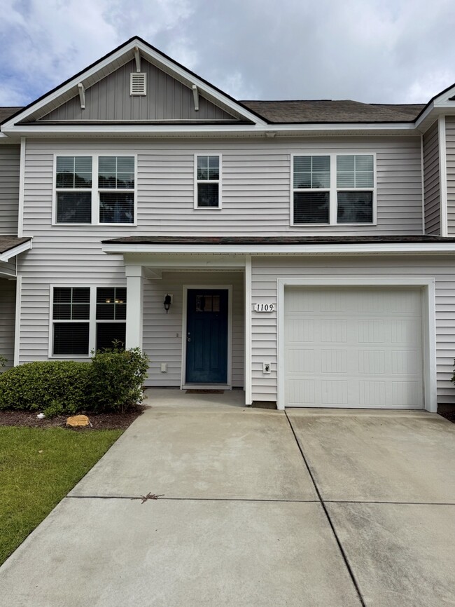 1109 Fairway Ln