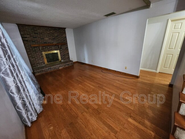 Photo - 47 W Lawrin Blvd