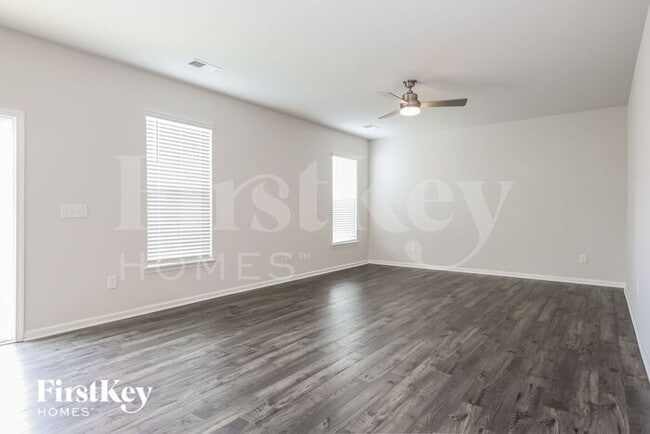 Photo - 300 Stonefence Dr