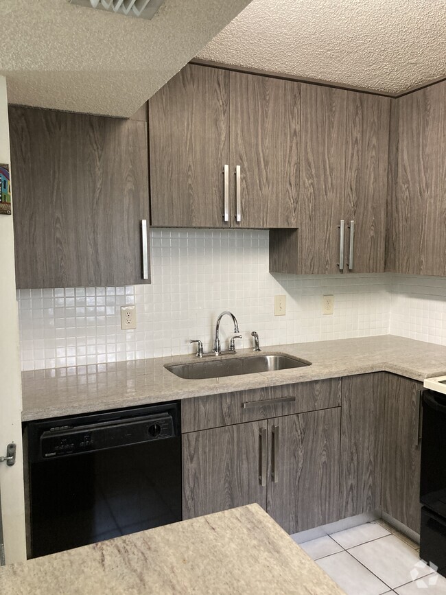 Building Photo - 9813 NW 3rd St Unit 9813 Rental