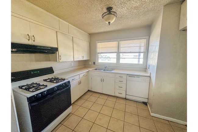 Photo - 2805 53rd St