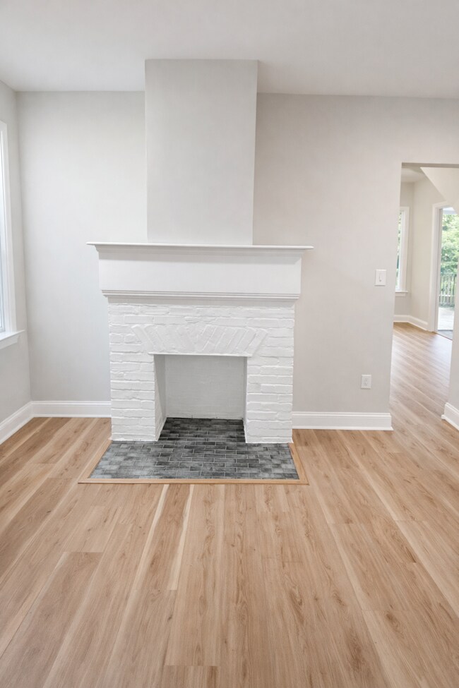 Photo - 3307 Monroe St