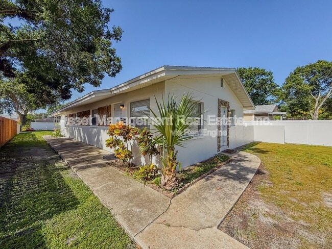 Building Photo - 470 93rd Ave N Unit 1 Rental