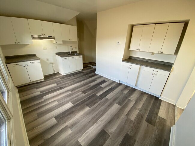 Photo - 1555 S 33rd St