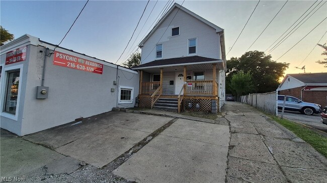 Building Photo - 3278 W 117th St Unit UP