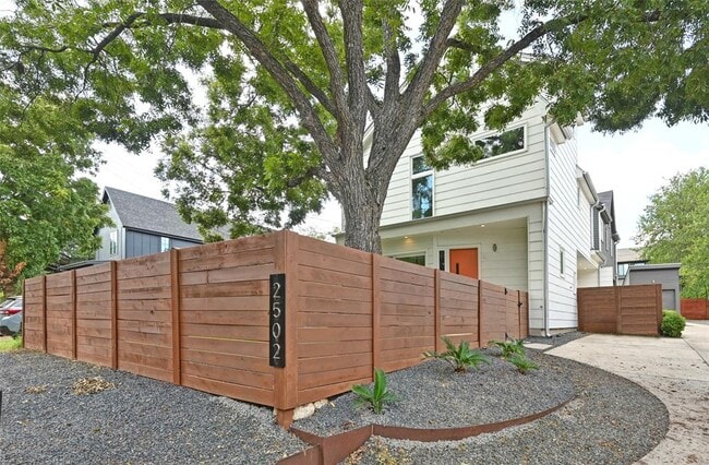 Building Photo - 2502 Southland Dr Unit A