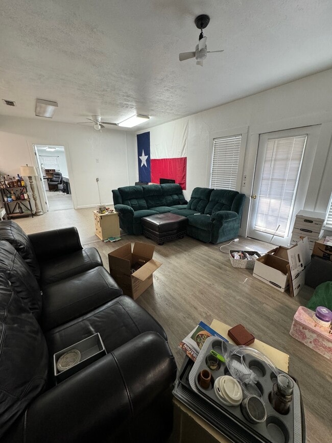 Photo - 683 W Tarleton St