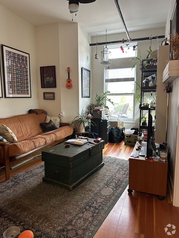 Building Photo - 809 Massachusetts St Rental
