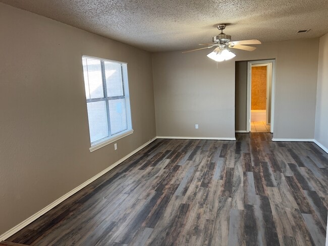 Photo - 302 E 17th St