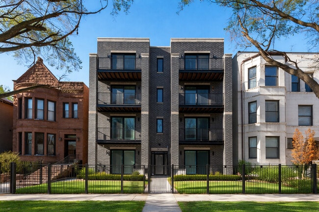 Building Photo - 4536 S Prairie Ave Unit 3N