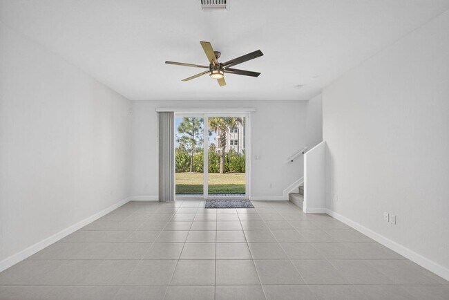 Photo - 846 SE Grovebush Ln