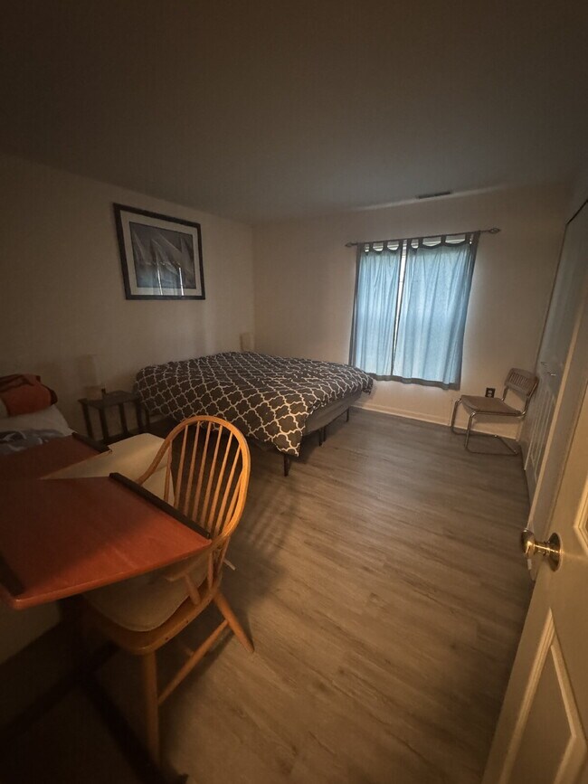 Photo - Fenton Fully-Furnished 2-Bedroom Apartment Available! Unidad 306