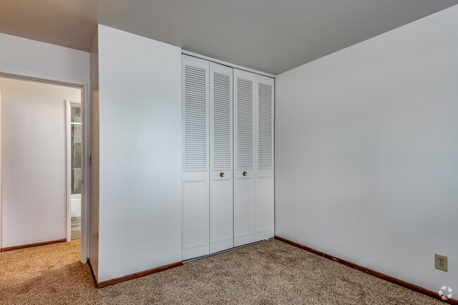 2 BR, 2 BA - 1,075SF