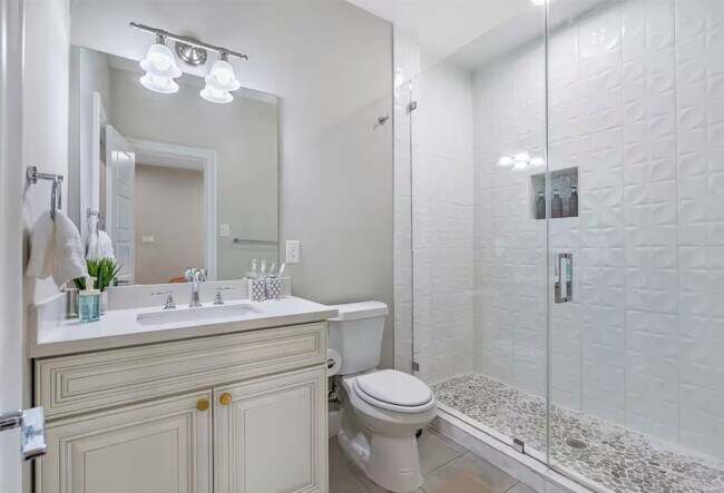 Photo - 1719 Blodgett St