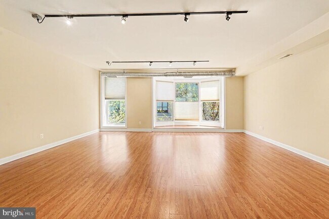 Photo - 338 N Charles St