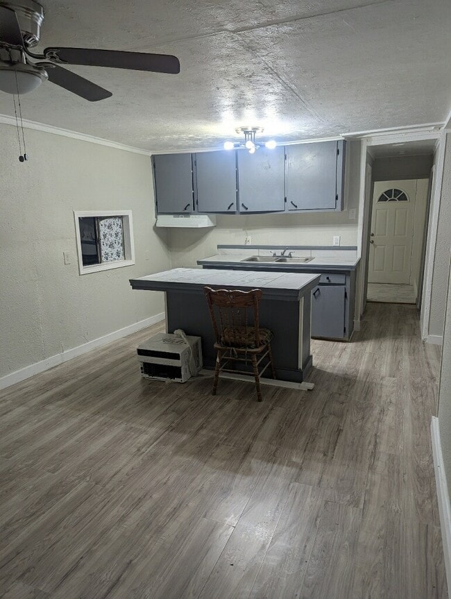 Photo - 3703 Martin St