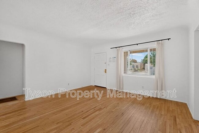 Photo - 310 Truman St NE